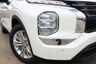 2023 Mitsubishi Outlander ZM MY23 ES 7 Seat (2WD) White 8 Speed CVT Auto 8 Speed Wagon.
