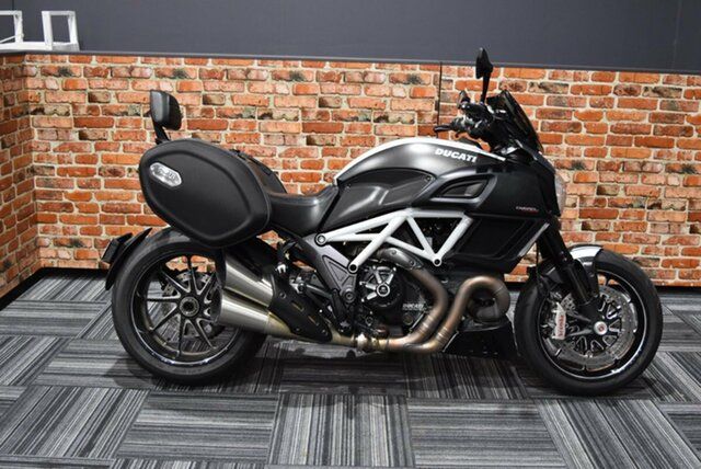Used Ducati Diavel Carbon MY15 1200CC Fyshwick, 2015 Ducati Diavel Carbon 1200CC 1198cc