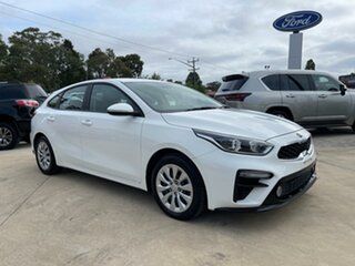 2020 Kia Cerato Hatch BD MY21 S Clear White 6 Speed Sports Automatic Hatchback.