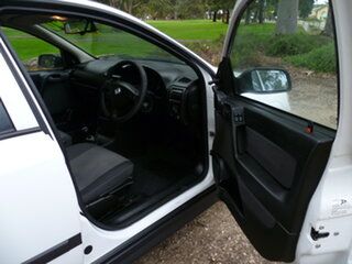 2005 Holden Astra TS MY05 Classic White 5 Speed Manual Sedan