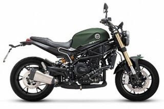 New Benelli Leoncino 800 forest green