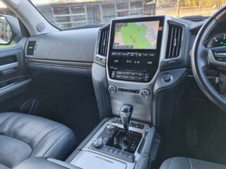 2017 Toyota Landcruiser VDJ200R MY16 Sahara (4x4) Crystal Pearl 6 Speed Automatic Wagon