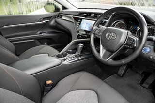 2019 Toyota Camry Hybrid Silver Sedan.