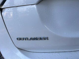 2013 Mitsubishi Outlander ZJ MY13 ES 4WD White Crystal 6 Speed Constant Variable Wagon