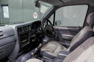 2004 Toyota Hilux KZN165R (4x4) White 5 Speed Manual 4x4 Dual Cab Pick-up