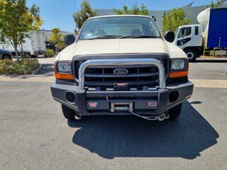 2002 Ford F350 XL Super Cab White 4 speed Automatic Cab Chassis