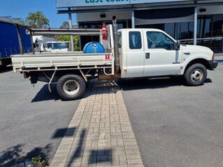 2002 Ford F350 XL Super Cab White 4 speed Automatic Cab Chassis.