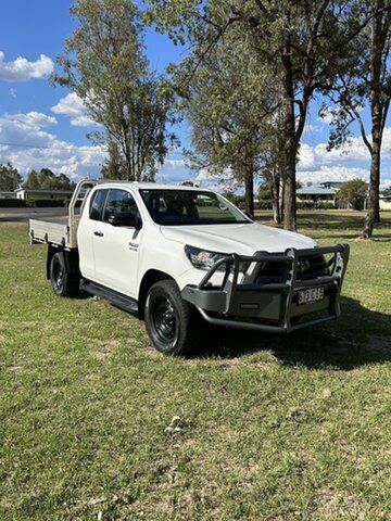 Pre-Owned Toyota Hilux GUN126R SR Extra Cab Chinchilla, 2021 Toyota Hilux GUN126R SR Extra Cab Glacier White 6 Speed Sports Automatic Cab Chassis