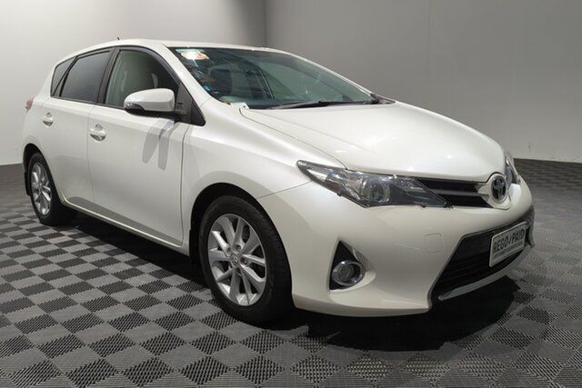 Used Toyota Corolla ZRE182R Ascent Sport Acacia Ridge, 2013 Toyota Corolla ZRE182R Ascent Sport White 6 speed Manual Hatchback
