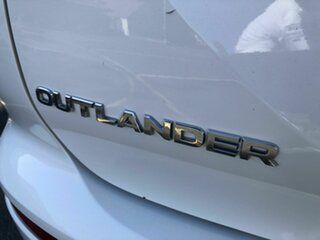 2021 Mitsubishi Outlander ZM MY22 ES 2WD White 8 Speed Constant Variable Wagon