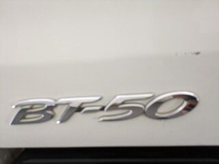2015 Mazda BT-50 UR0YF1 XT White 6 Speed Manual Utility