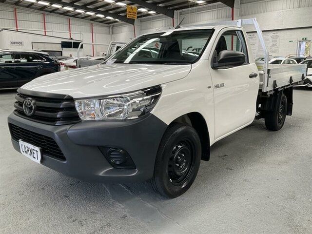 Used Toyota Hilux TGN121R Facelift Workmate Smithfield, 2020 Toyota Hilux TGN121R Facelift Workmate White 5 Speed Manual Cab Chassis