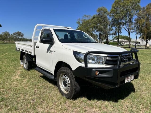 Pre-Owned Toyota Hilux GUN126R SR Dalby, 2018 Toyota Hilux GUN126R SR Glacier White 6 Speed Sports Automatic Cab Chassis