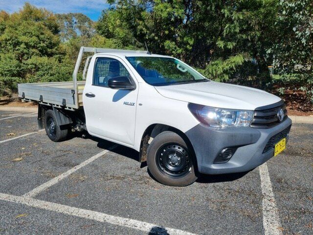 Pre-Owned Toyota Hilux GUN122R MY17 Workmate Wangaratta, 2018 Toyota Hilux GUN122R MY17 Workmate Glacier White 5 Speed Manual Cab Chassis