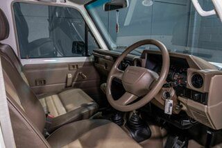 2000 Toyota Landcruiser HZJ78R (4x4) 6 Seat White 5 Speed Manual 4x4 Troop Carrier