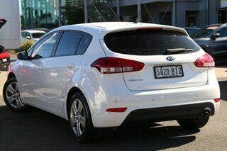 2015 Kia Cerato YD MY15 S Clear White 6 Speed Sports Automatic Hatchback.