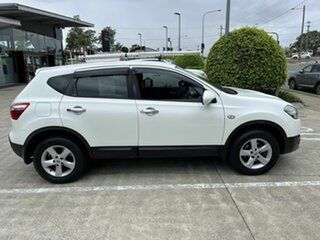 2013 Nissan Dualis J10W Series 3 MY12 ST Hatch X-tronic 2WD White 6 Speed Constant Variable.