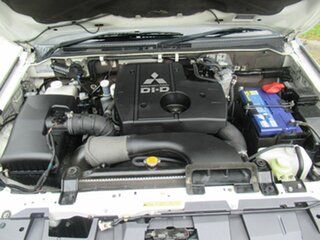 2006 Mitsubishi Pajero NS VR-X White 5 Speed Manual Wagon