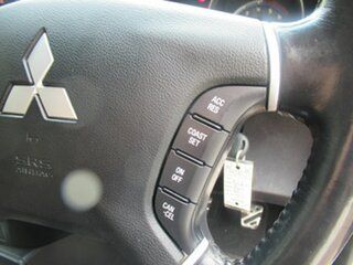2006 Mitsubishi Pajero NS VR-X White 5 Speed Manual Wagon
