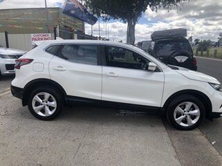 2017 Nissan Qashqai J11 MY18 ST White Continuous Variable Wagon.