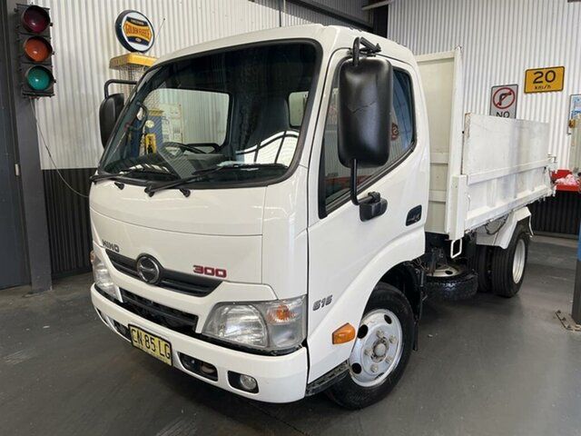 Used Hino 300 616 McGraths Hill, 2017 Hino 300 616 White Cab Chassis
