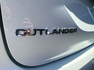 2023 Mitsubishi Outlander ZM MY24 ES 2WD White Diamond 8 Speed Constant Variable Wagon