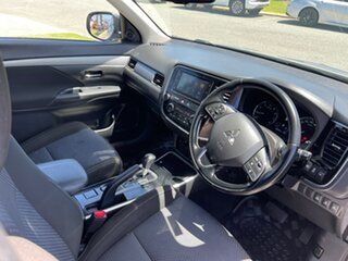 2017 Mitsubishi Outlander ZL MY18.5 ES 7 Seat (2WD) Silver Continuous Variable Wagon