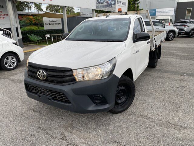Used Toyota Hilux GUN122R Workmate 4x2 Hawthorn, 2018 Toyota Hilux GUN122R Workmate 4x2 Glacier White 5 Speed Manual Cab Chassis
