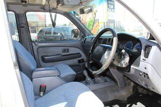 2000 Toyota Hilux KZN165R SR5 (4x4) White 5 Speed Manual 4x4 Dual Cab Pick-up