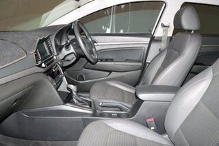 2017 Hyundai Elantra AD MY18 Elite White 6 Speed Sports Automatic Sedan