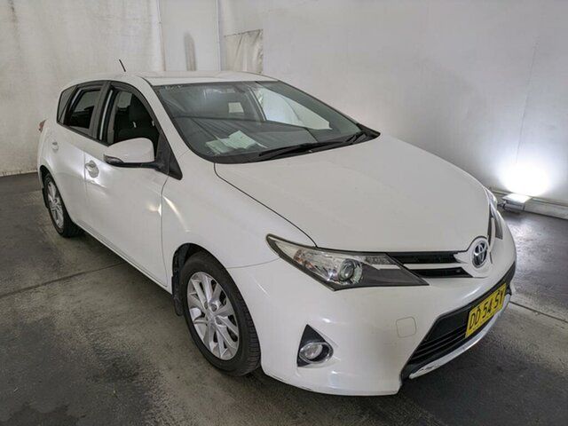 Used Toyota Corolla ZRE182R Ascent Sport Maryville, 2014 Toyota Corolla ZRE182R Ascent Sport White 6 Speed Manual Hatchback