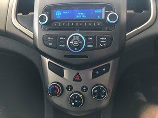 2015 Holden Barina TM MY15 CD Polar White 5 Speed Manual Hatchback
