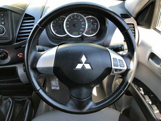 2013 Mitsubishi Triton MN MY14 GLX Double Cab White 5 Speed Manual Utility