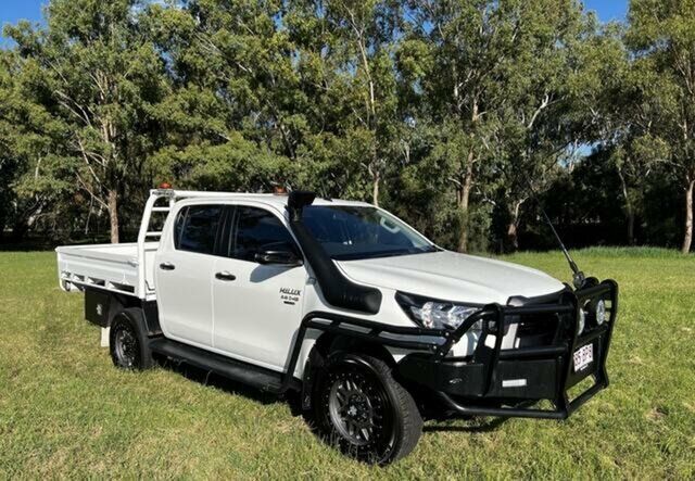 Pre-Owned Toyota Hilux GUN126R Facelift SR (4x4) Dalby, 2021 Toyota Hilux GUN126R Facelift SR (4x4) Glacier White 6 Speed Automatic Double Cab Chassis