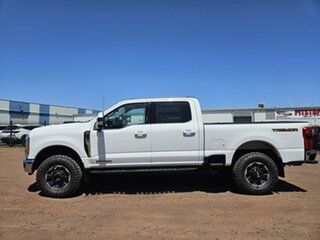 2023 Ford F350 (No Series) Lariat White Automatic Utility.