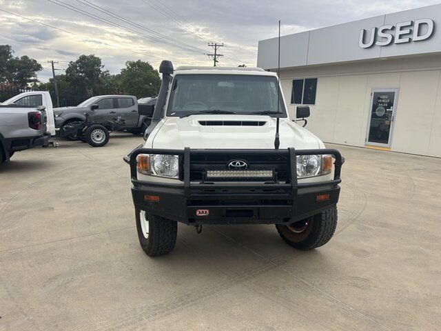 Pre-Owned Toyota Landcruiser VDJ79R Workmate Double Cab Moree, 2019 Toyota Landcruiser VDJ79R Workmate Double Cab White 5 Speed Manual Cab Chassis