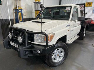 2008 Toyota Landcruiser VDJ79R Workmate (4x4) White 5 Speed Manual Cab Chassis.
