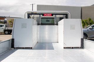 2022 Fuso Canter White Automatic Tray