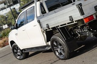 2022 Toyota Hilux 4x4 Glacier White Manual Dual Cab Chassis