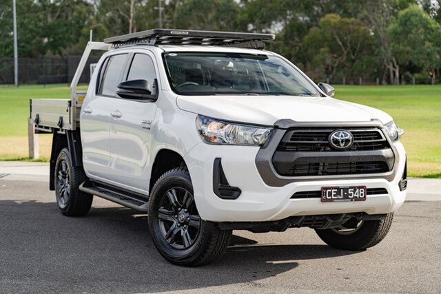 Pre-Owned Toyota Hilux 4x4 Oakleigh, 2022 Toyota Hilux 4x4 Glacier White Manual Dual Cab Chassis
