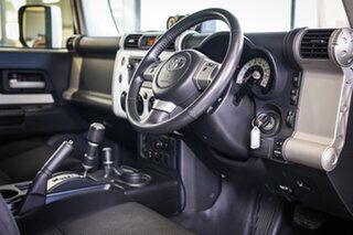 2013 Toyota FJ Cruiser GSJ15R White 5 Speed Automatic Wagon