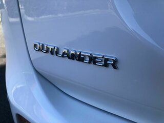 2013 Mitsubishi Outlander ZJ MY14 ES 2WD White 6 Speed Constant Variable Wagon