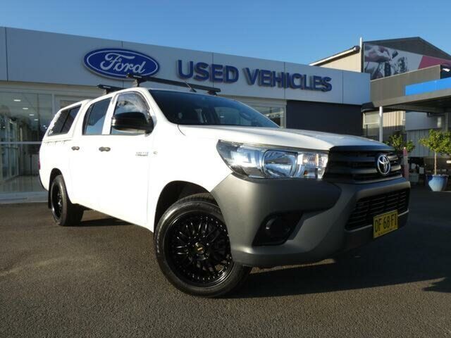Used Toyota Hilux TGN121R MY17 Workmate Kingswood, 2017 Toyota Hilux TGN121R MY17 Workmate White 5 Speed Manual Dual Cab Utility