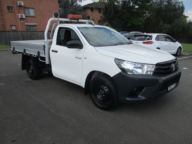 Used Toyota Hilux GUN122R MY17 Workmate Bankstown, 2017 Toyota Hilux GUN122R MY17 Workmate White 5 Speed Manual Cab Chassis