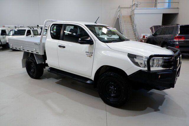 Used Toyota Hilux GUN126R SR Extra Cab Kenwick, 2018 Toyota Hilux GUN126R SR Extra Cab White 6 Speed Manual Cab Chassis