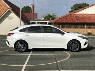 2021 Kia Cerato BD MY22 GT DCT Pearl White 7 Speed Sports Automatic Dual Clutch Hatchback.
