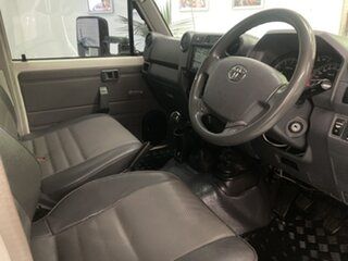 2012 Toyota Landcruiser VDJ79R MY13 GX White 5 Speed Manual Cab Chassis