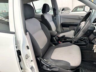 2010 Mitsubishi Triton MN MY10 GLX Double Cab White 5 Speed Manual Utility