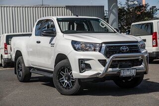 2020 Toyota Hilux Glacier White Automatic Extracab.