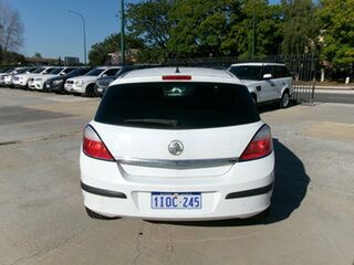 2006 Holden Astra AH MY06 CD White 5 Speed Manual Hatchback